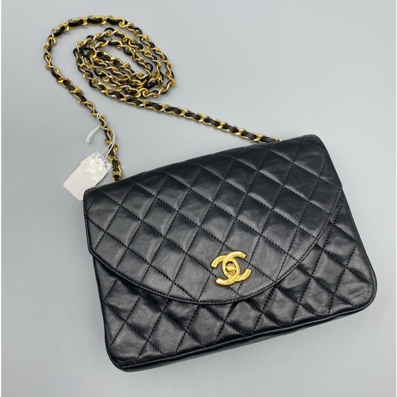 CHANEL Handbags - Chanel Vintage Diana Black quilted crossbody bag